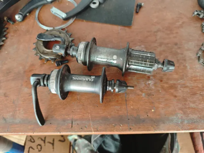 Vendo par de cubos Shimano cassete com discos