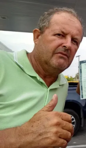 Por favor, estou precisando falar com esse Sr. dessa foto urgente.