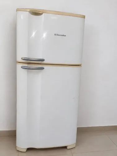 Geladeira Electrolux Frost Free 220w