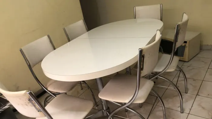 Mesa e cadeira 8 lugares