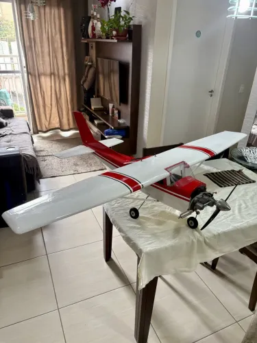 Cessna 182 Escala Glow .70 4t