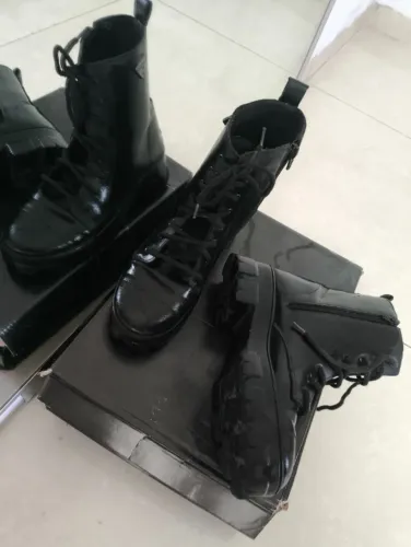 Bota Coturno Feminino Tratorado Preto - Cano Médio com Zíper e Cadarço