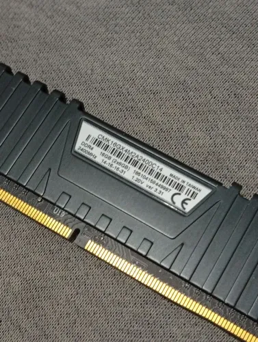 Memória RAM Corsair Vengeance 16GB 2400MHz, DDR4