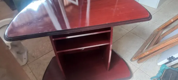 RACK DE TV PARA SALA COM RODINHAS EM EXCELENTE ESTADO DE CONSERVAÇÃO  APENAS  $ 75