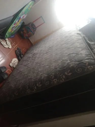 Cama box semi nova
