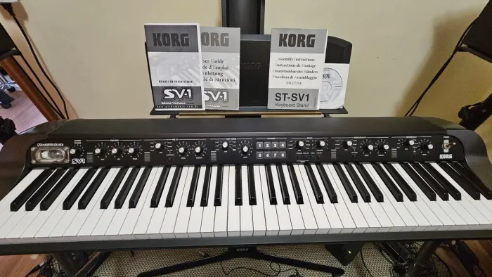 Korg SV-1 73 BK + Estante Oficial + Bag + Porta Partitura