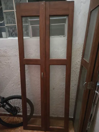 Porta madeira maciça com vidros