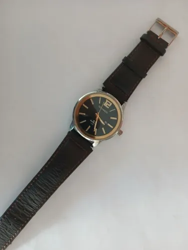Technos golf prata e dourado com pulseira de couro. 