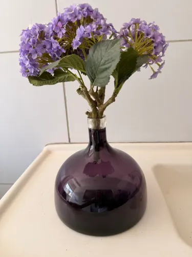 2 vasos decorativos com orquídeas