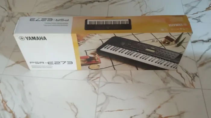 TECLADO YAMAHA PSR E273