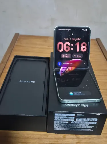 Samsung Galaxy Z Flip 6 512GB - Impecável + NF + Garantia + Acessórios
