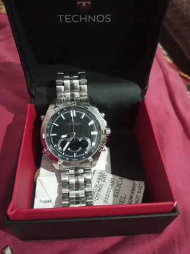 Vendo um relógio technos série prata ou troco por relógio série ouro valor 550 custou 860