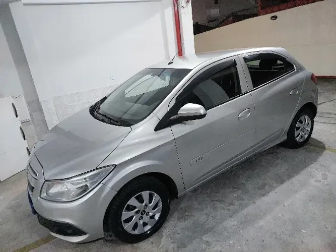 Chevrolet Onix Hatch LT 1.0 8V Flex Power Mec. 4P 2013
