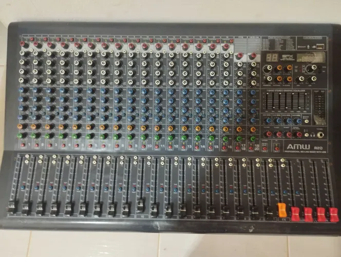 Mesa De Som AMW 20 Canais