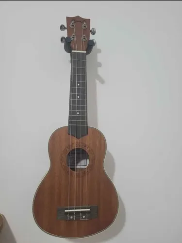 Ukulele acústico Namaste (nylon) + capa + afinador
