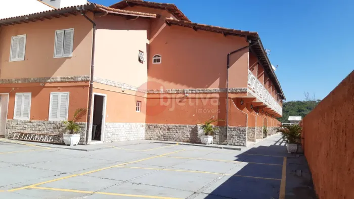 Casa tríplex a venda em condomínio com 3 quartos no Peró - Cabo frio
