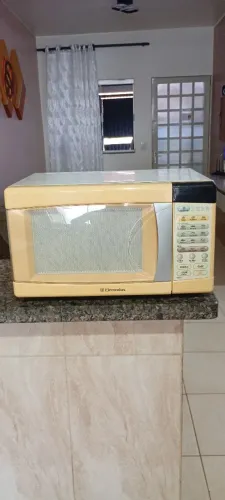 Microondas Electrolux 26 LTS funcionando.