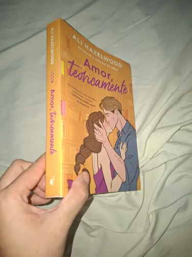 Vendo livro " amor, teoricamente"