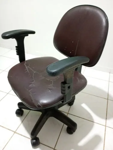 Cadeira De Computador Super Usada