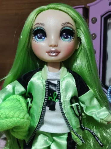 Boneca rainbow high