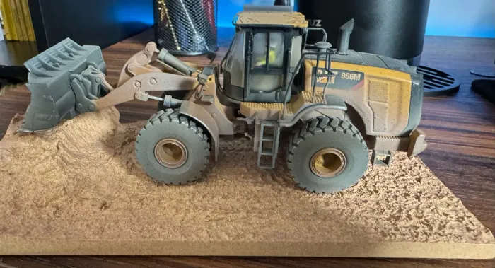 Miniatura CAT 966M Whethered 1/50