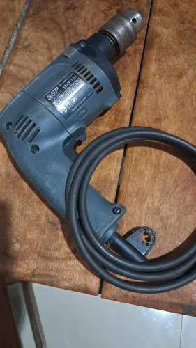 Furadeira makita 