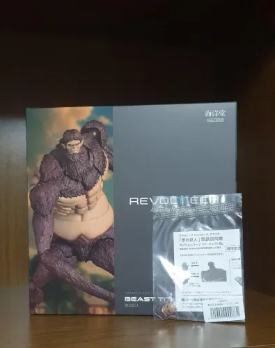 Revoltech titan bestial
