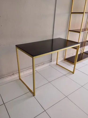 Mesa em MDF ( feita sob encomenda)