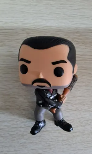 Funko Pop Negan com Lucille #390 The Walking Dead