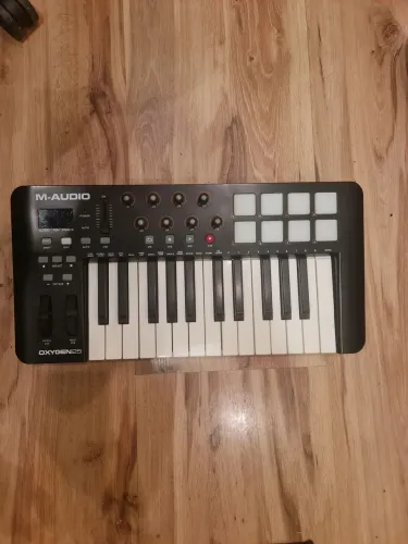 Controlador M Áudio oxigen 25