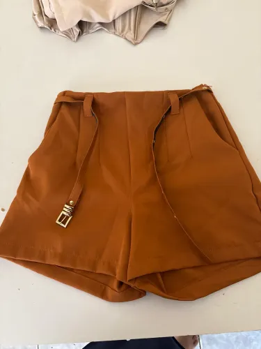 Vendo 2 shorts em alfaiataria e dois cropeds