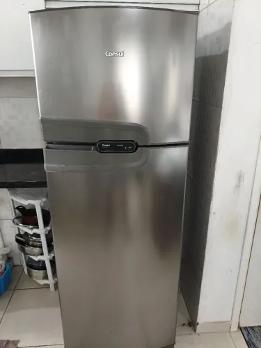 Geladeira com defeito no motor, restante funcionando