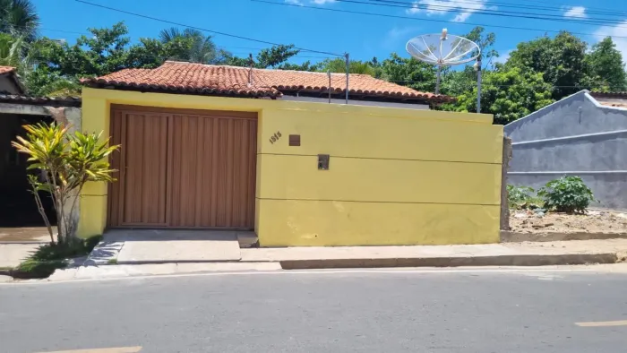 Vende-se casaem Ótimo Estado de Conservação e Excelente localização