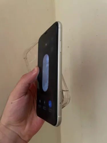 Vendo iPhone 11 branco impecável