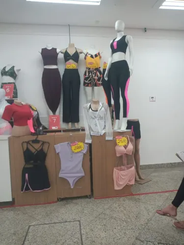 Banca para vender roupas