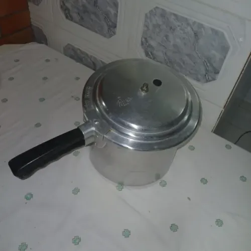 PANELA DE PRESSÃO DE 4,5 LITROS SEM A VÁLVULA DA TAMPA