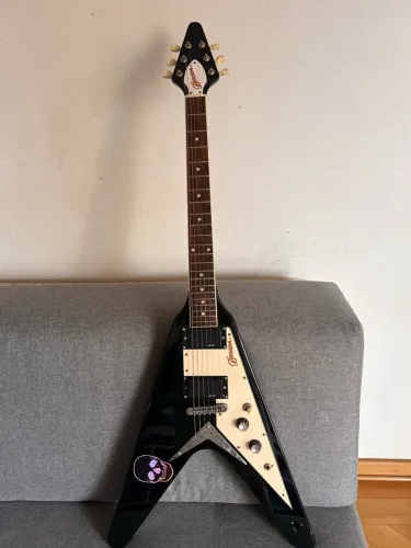 DOLPHIN FLYING V COM MALAGOLI HH777 ? VISUAL AGRESSIVO E TIMBRE DE PESO