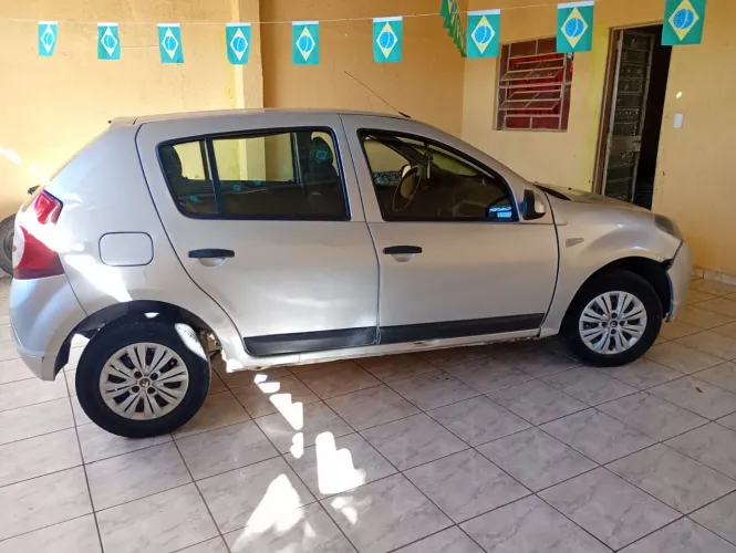 Renault Sandero Authentique Hi-flex 1.0 16V 5P 2011