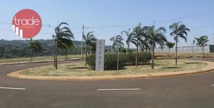Lote em residencial fechado com 356,81 m² na Zona Sul.