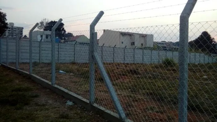  Palanques cercas  telas e arames