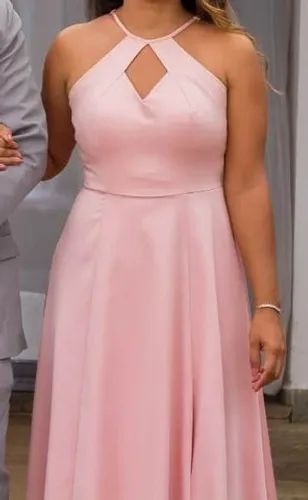 Vestido rose, longo, de festa de R$ 200,00 por R$ 130,00. Tamanho M.
