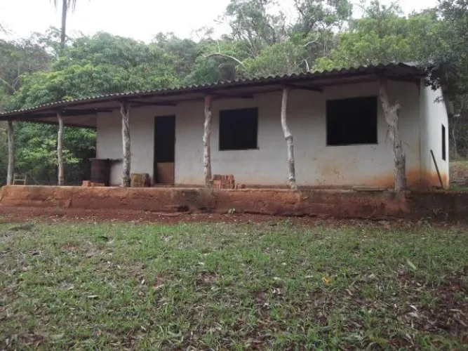 Terreno 27ha com construçao antiga, Santa Luzia.