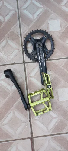 Pedevela shimano / Guidao Raceface/ Rodas Shimano e Dabomb