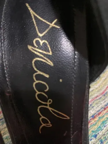 Vendo um lindo sapato de citim preto 39