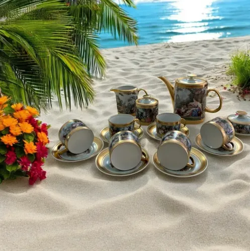 Jogo de Chá de Porcelana com Decoração Luxuosa