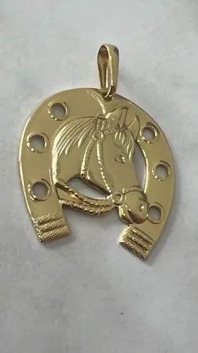 Pingente Ferradura com Cavalo 