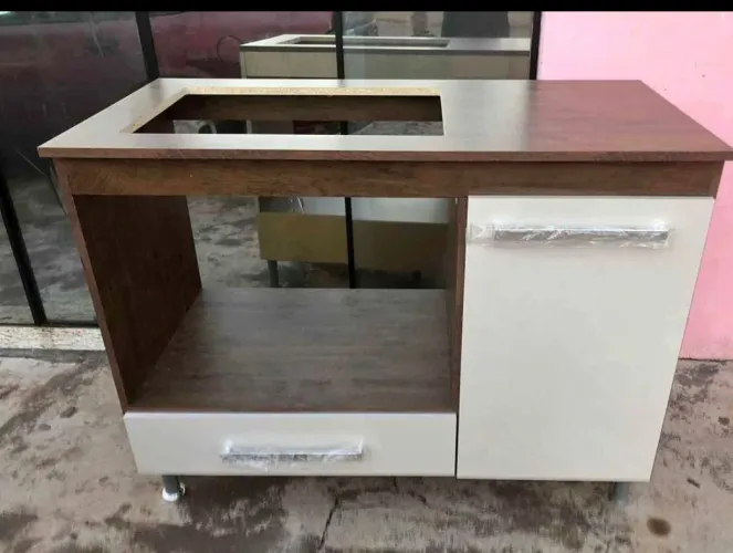 Balcão de cook top com uma gaveta e espaço para forno-novo