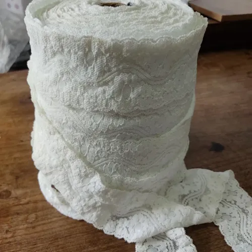 8 kilos de rendas com elastano, excelente qualidade, utilizada em confecção 