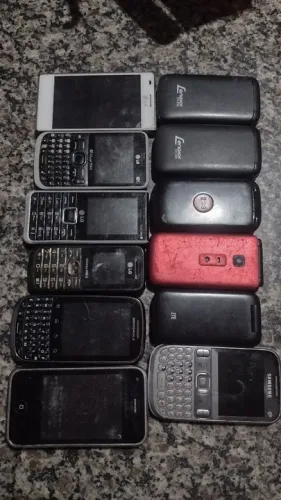 Lote de 12 Celulares Usados pra peças