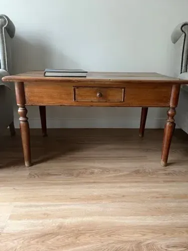 Mesa de madeira maciça antiga Maravilhosa